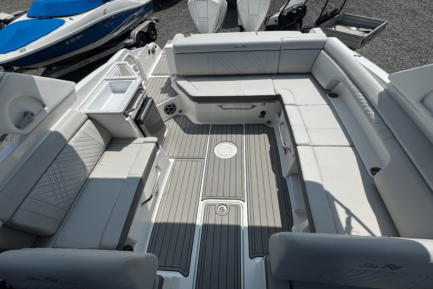 2026 Sea Ray SDX 290 Outboard Image Thumbnail #7