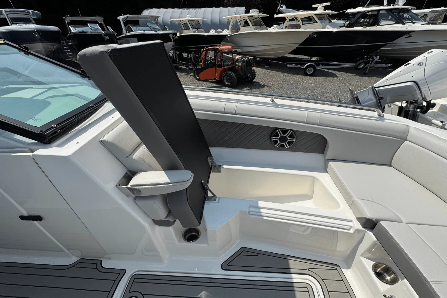 2026 Sea Ray SDX 290 Outboard Image Thumbnail #29