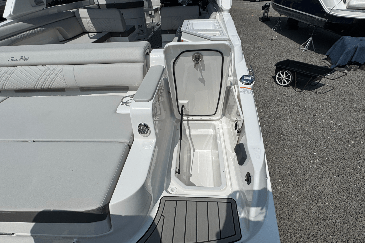 2026 Sea Ray SDX 290 Outboard Image Thumbnail #5