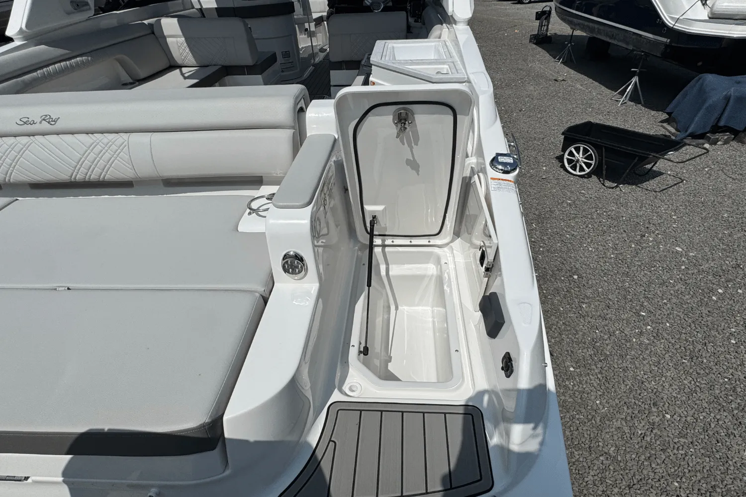 2026 Sea Ray SDX 290 Outboard Image Thumbnail #5