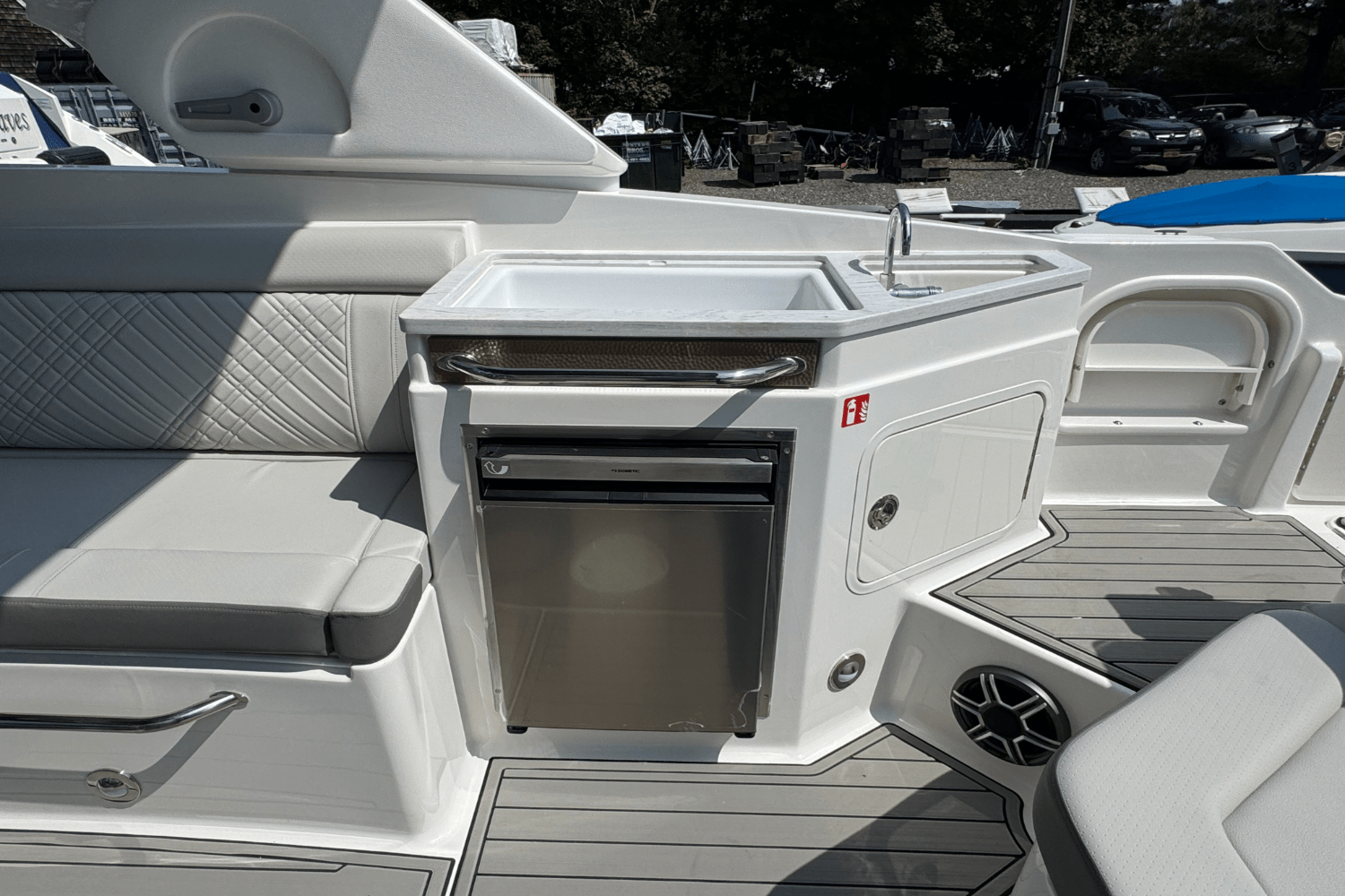 2026 Sea Ray SDX 290 Outboard Image Thumbnail #10