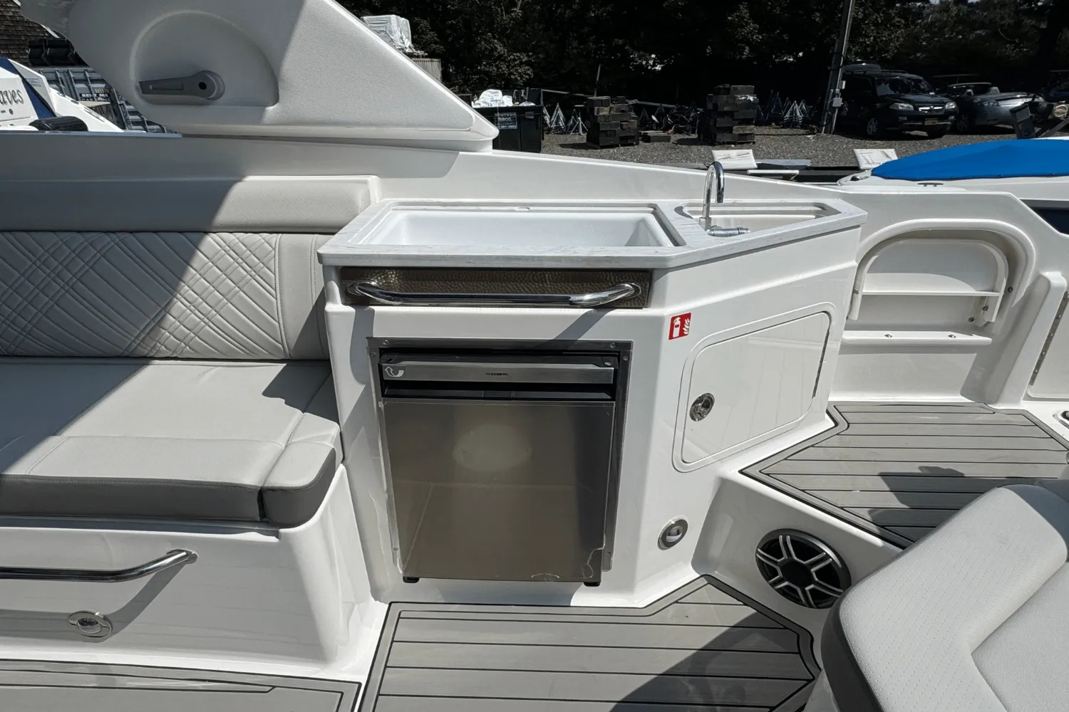 2026 Sea Ray SDX 290 Outboard Image Thumbnail #10