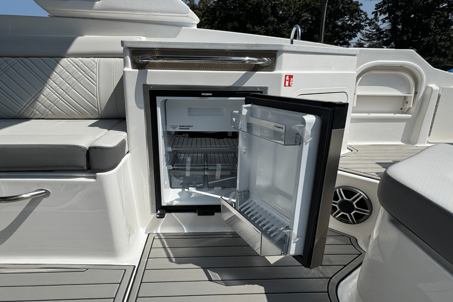 2026 Sea Ray SDX 290 Outboard Image Thumbnail #12