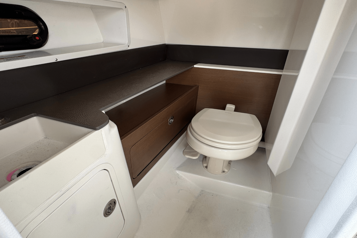 2026 Sea Ray SDX 290 Outboard Image Thumbnail #23