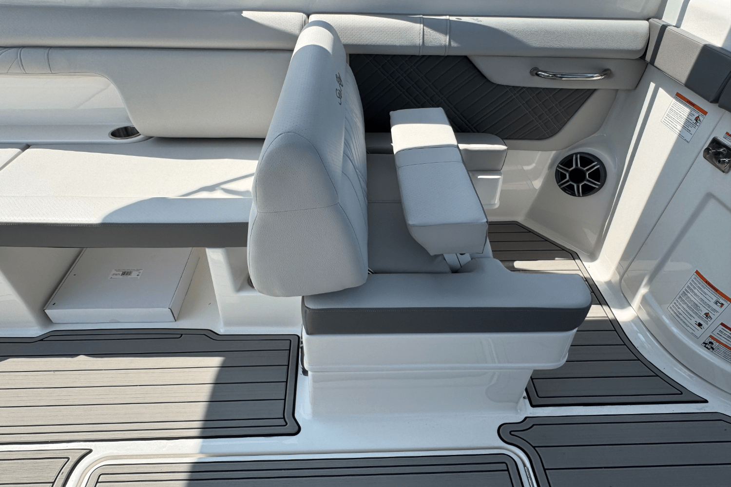 2026 Sea Ray SDX 290 Outboard Image Thumbnail #20