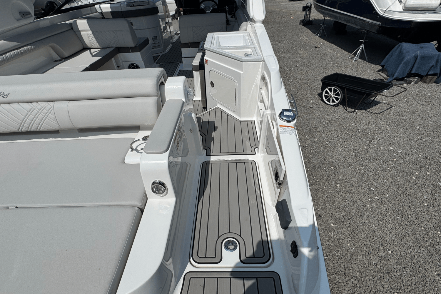 2026 Sea Ray SDX 290 Outboard Image Thumbnail #4