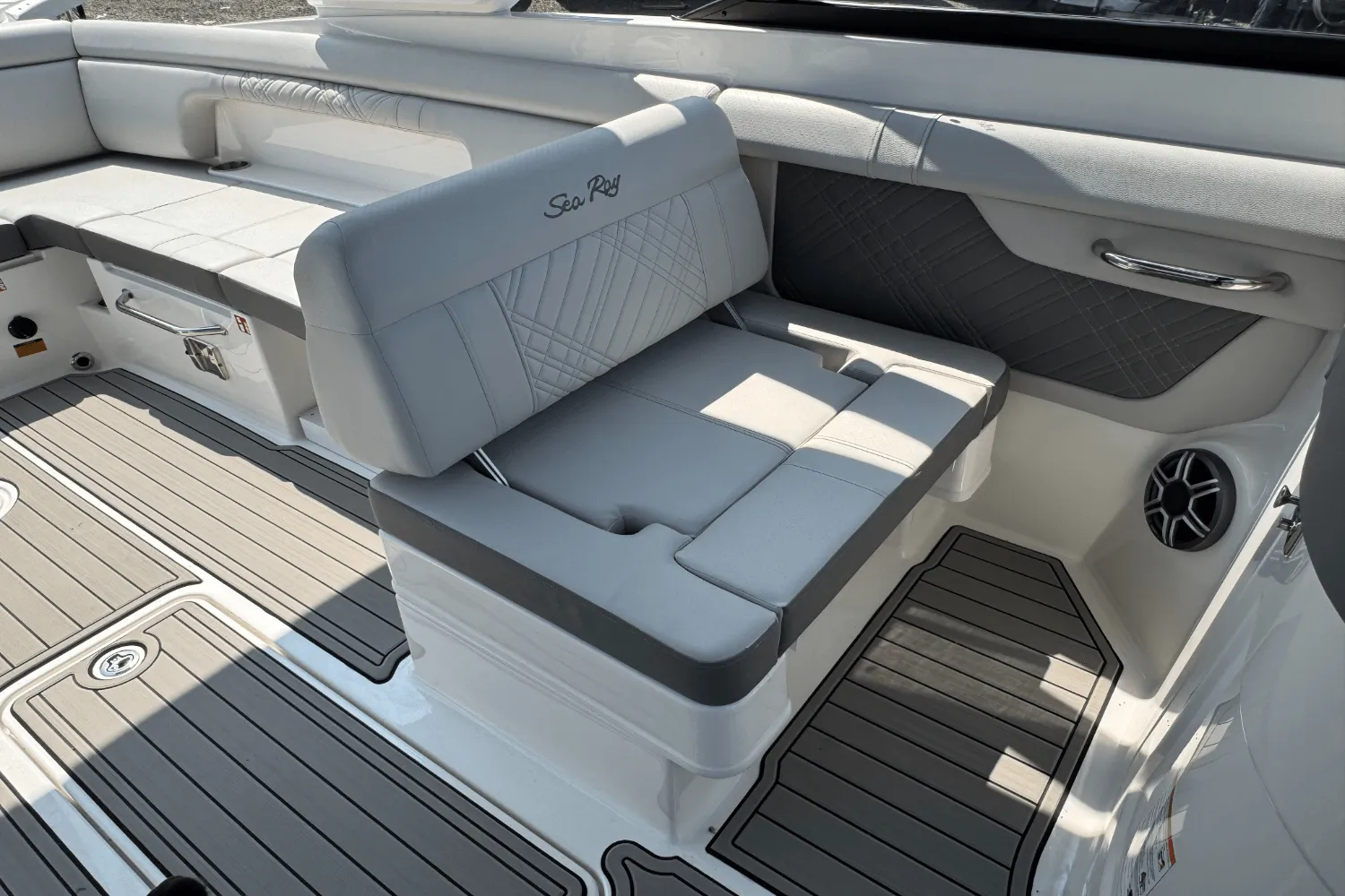 2026 Sea Ray SDX 290 Outboard Image Thumbnail #19