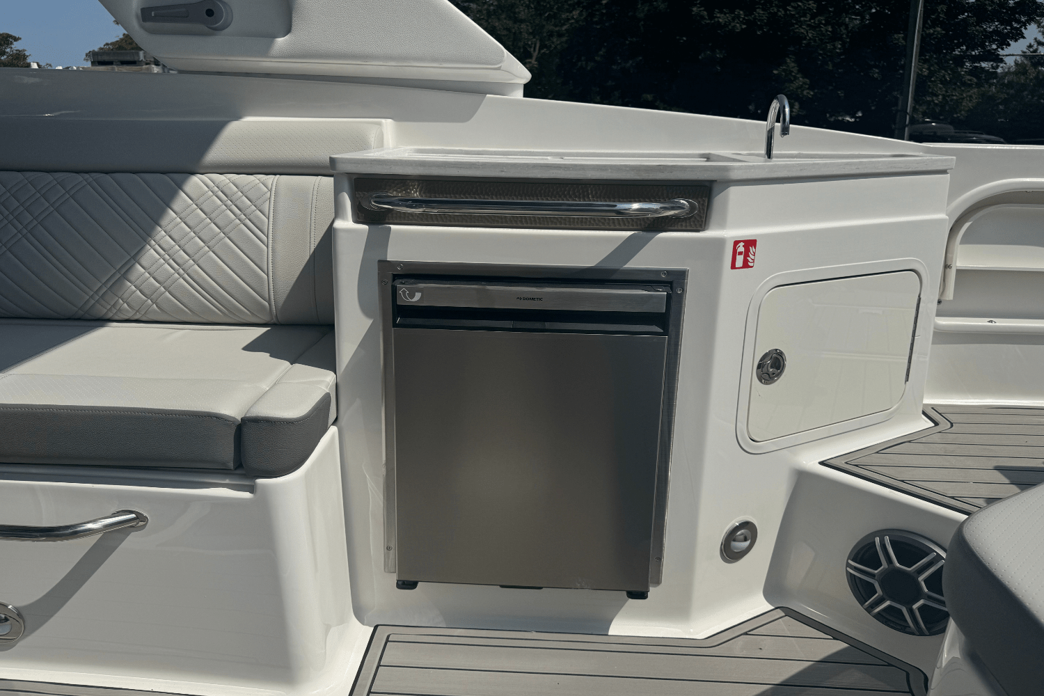 2026 Sea Ray SDX 290 Outboard Image Thumbnail #11