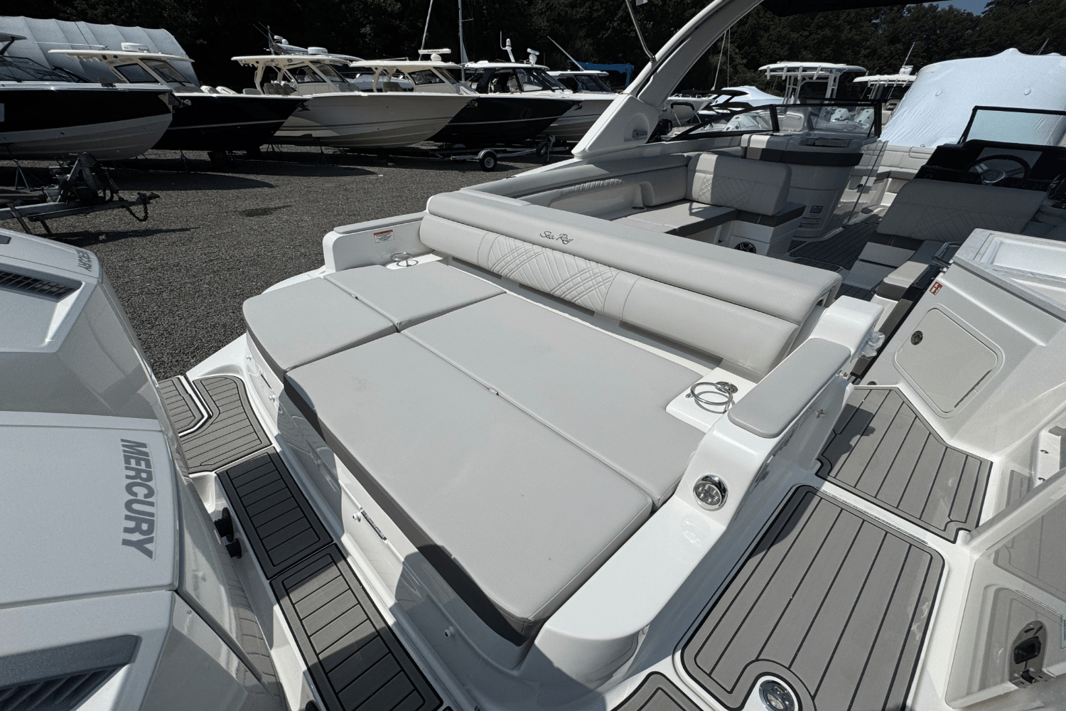 2026 Sea Ray SDX 290 Outboard Image Thumbnail #3