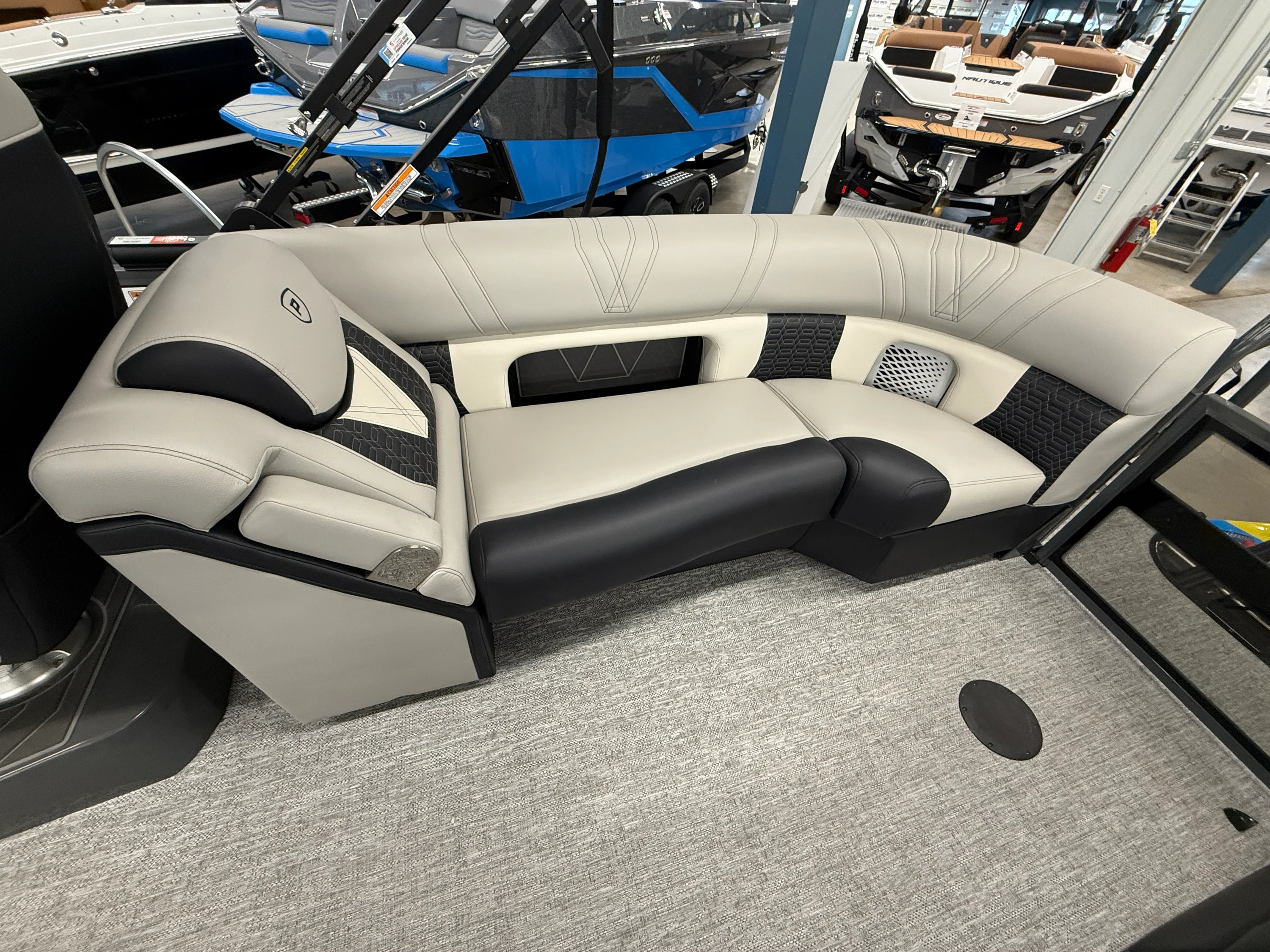 2026 Premier 250INTRIGUE Image Thumbnail #24