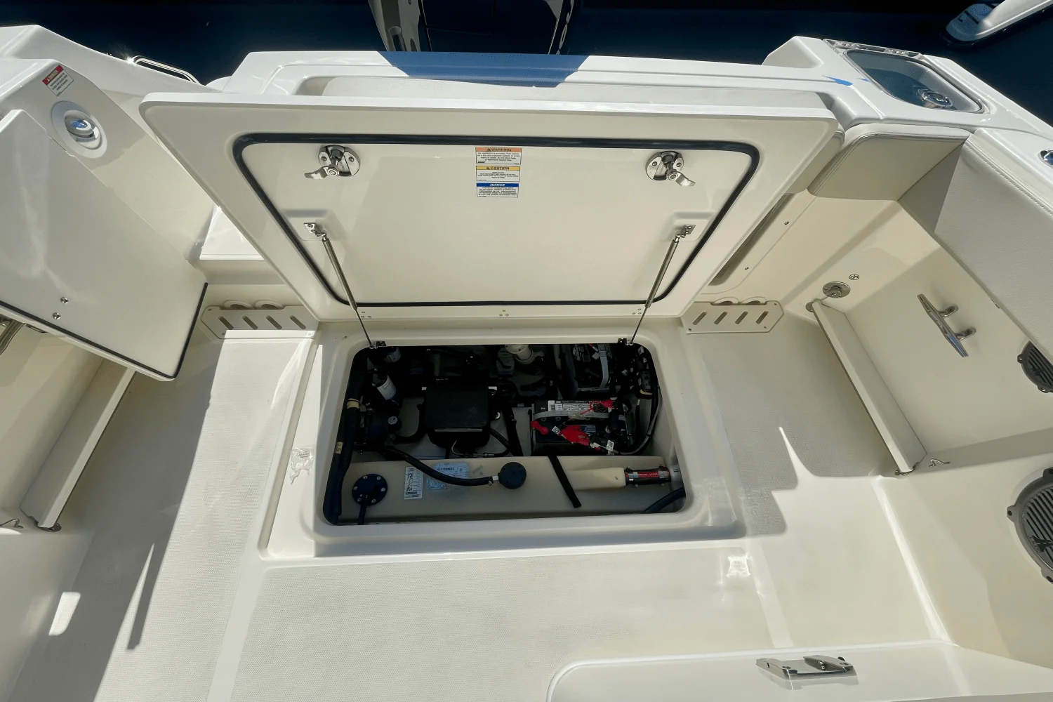 2026 Boston Whaler 240 Vantage Image Thumbnail #4