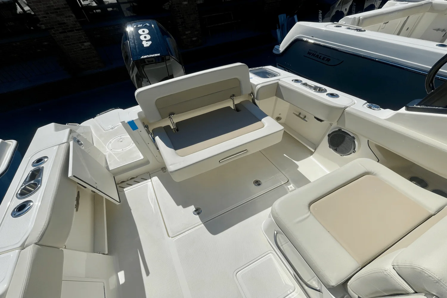 2026 Boston Whaler 240 Vantage Image Thumbnail #3
