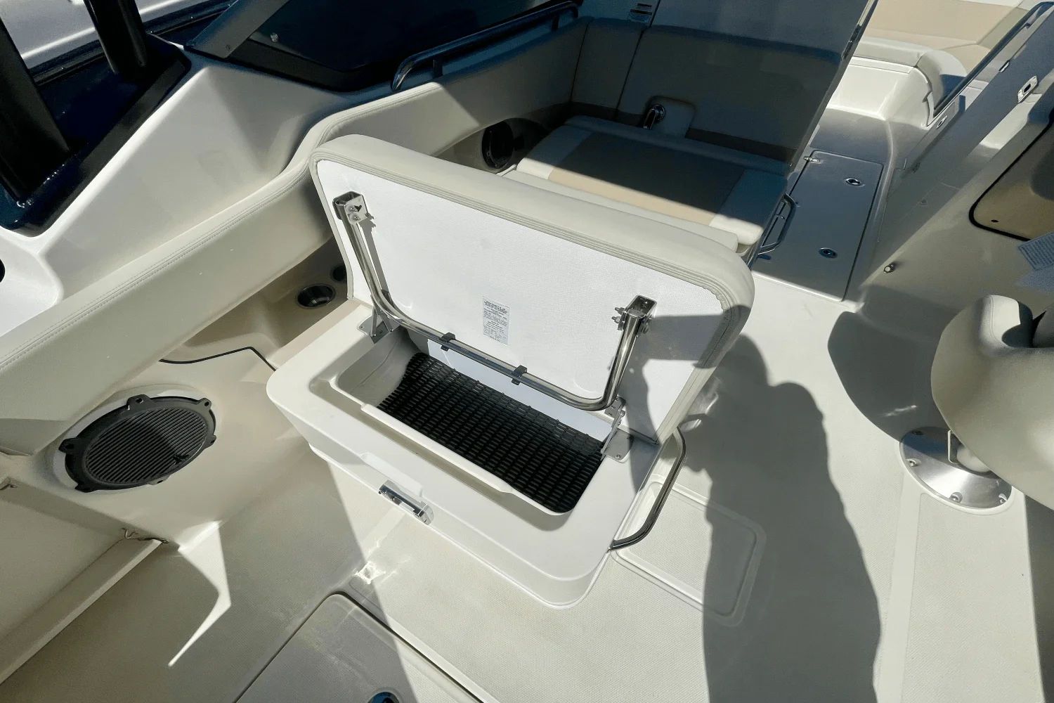2026 Boston Whaler 240 Vantage Image Thumbnail #8