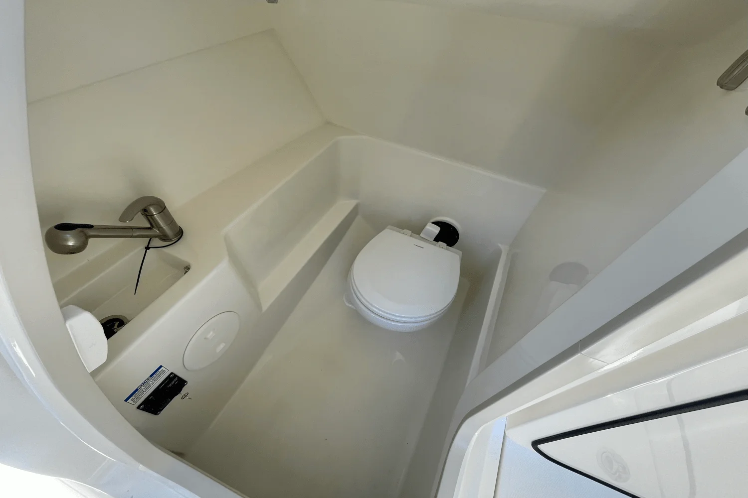 2026 Boston Whaler 240 Vantage Image Thumbnail #12