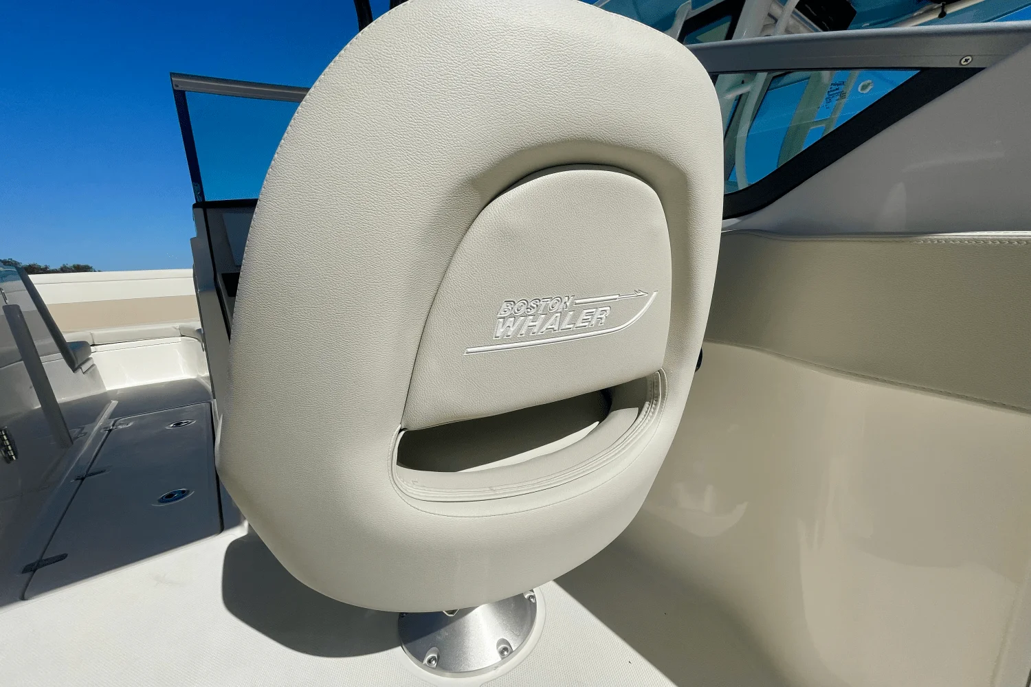 2026 Boston Whaler 240 Vantage Image Thumbnail #13