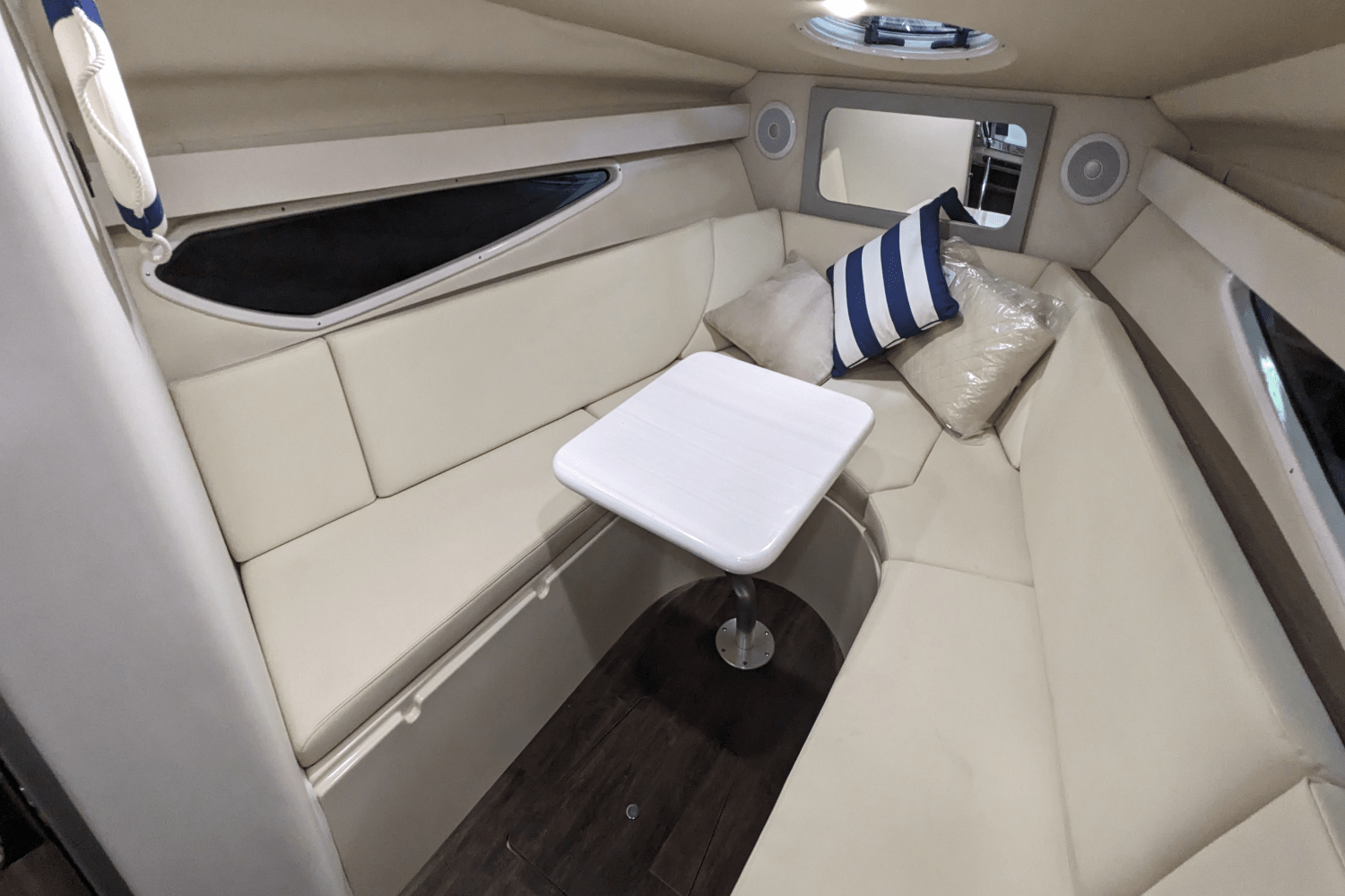 2022 Regal 28 EXPRESS Image Thumbnail #9