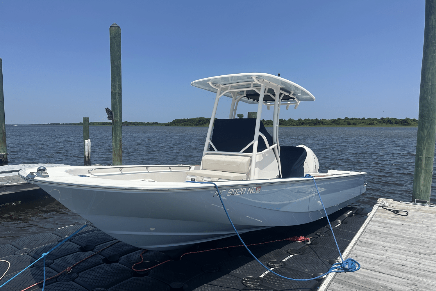 2023 Boston Whaler 210 MONTAUK Image Thumbnail #1