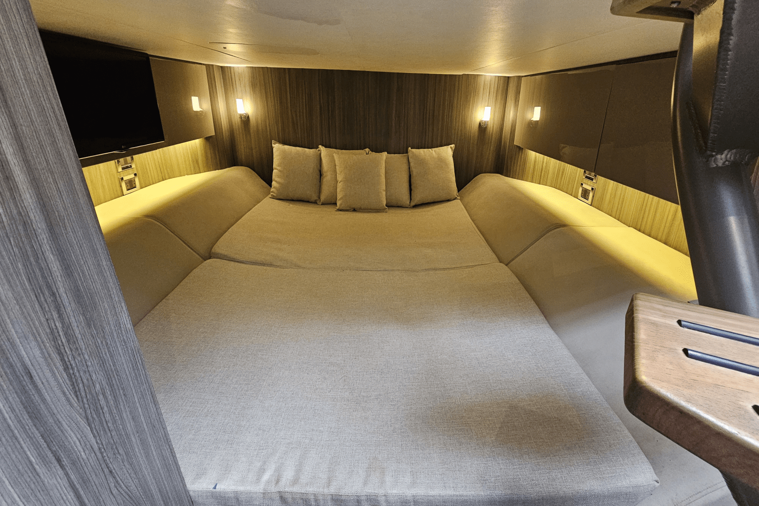 2018 Sea Ray 400 SLX Image Thumbnail #31