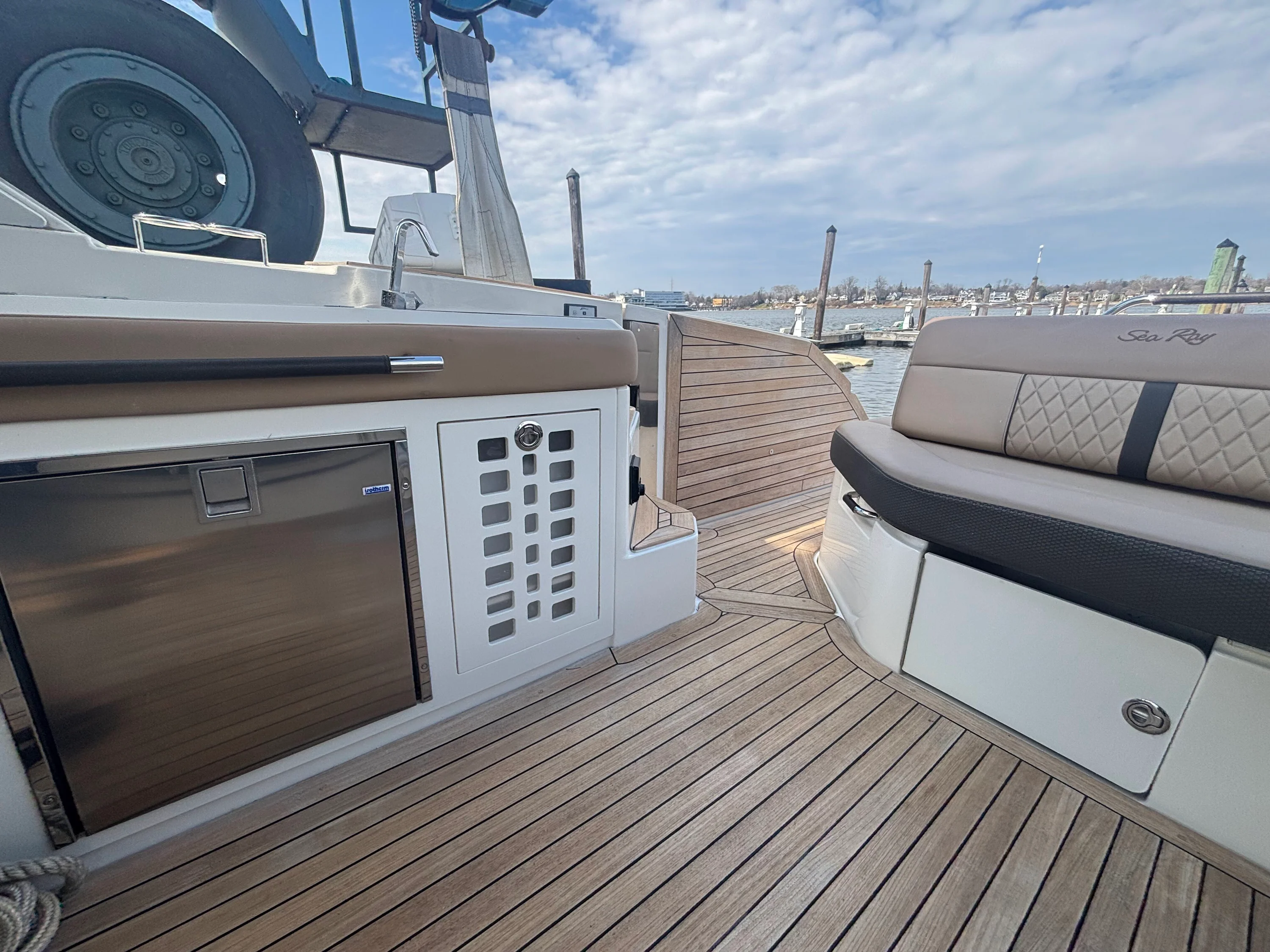 2018 Sea Ray 400 SLX Image Thumbnail #4