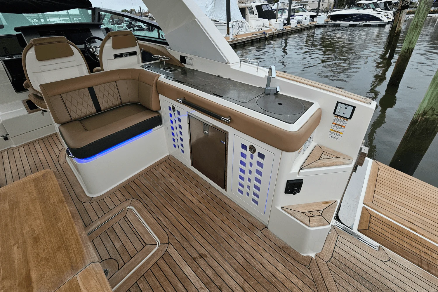 2018 Sea Ray 400 SLX Image Thumbnail #12