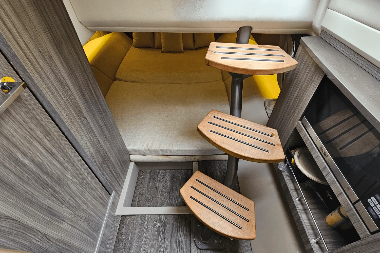 2018 Sea Ray 400 SLX Image Thumbnail #30