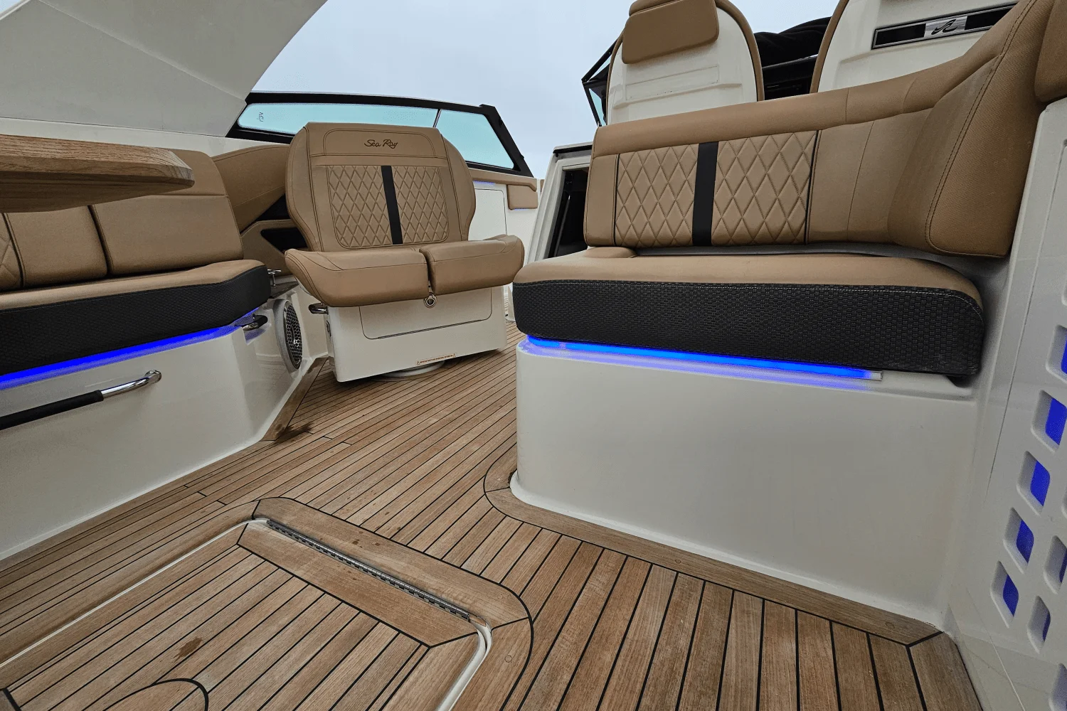 2018 Sea Ray 400 SLX Image Thumbnail #15