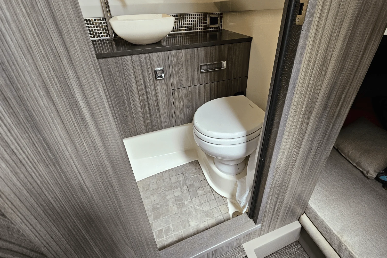 2018 Sea Ray 400 SLX Image Thumbnail #29