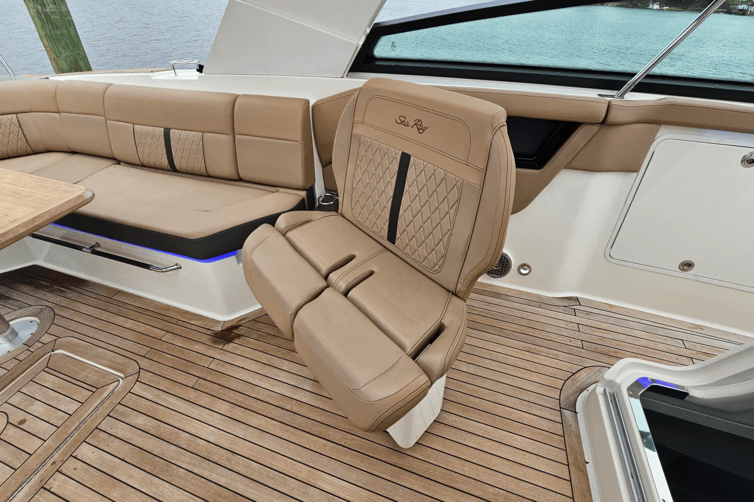 2018 Sea Ray 400 SLX Image Thumbnail #16