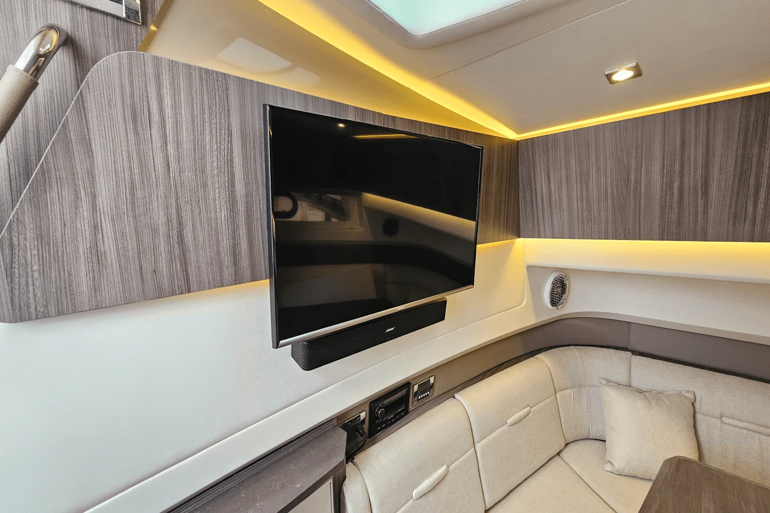 2018 Sea Ray 400 SLX Image Thumbnail #25