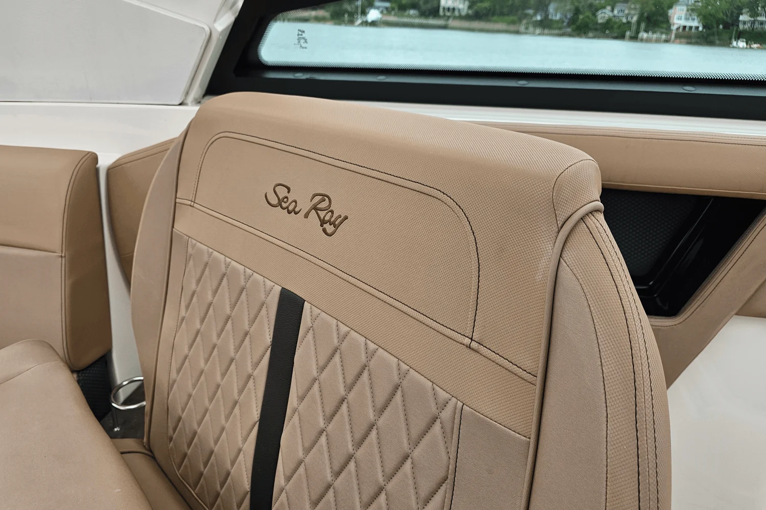 2018 Sea Ray 400 SLX Image Thumbnail #17