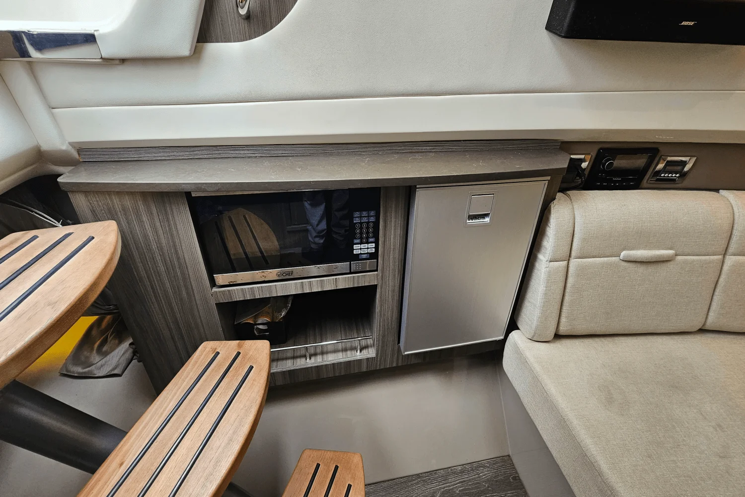 2018 Sea Ray 400 SLX Image Thumbnail #24