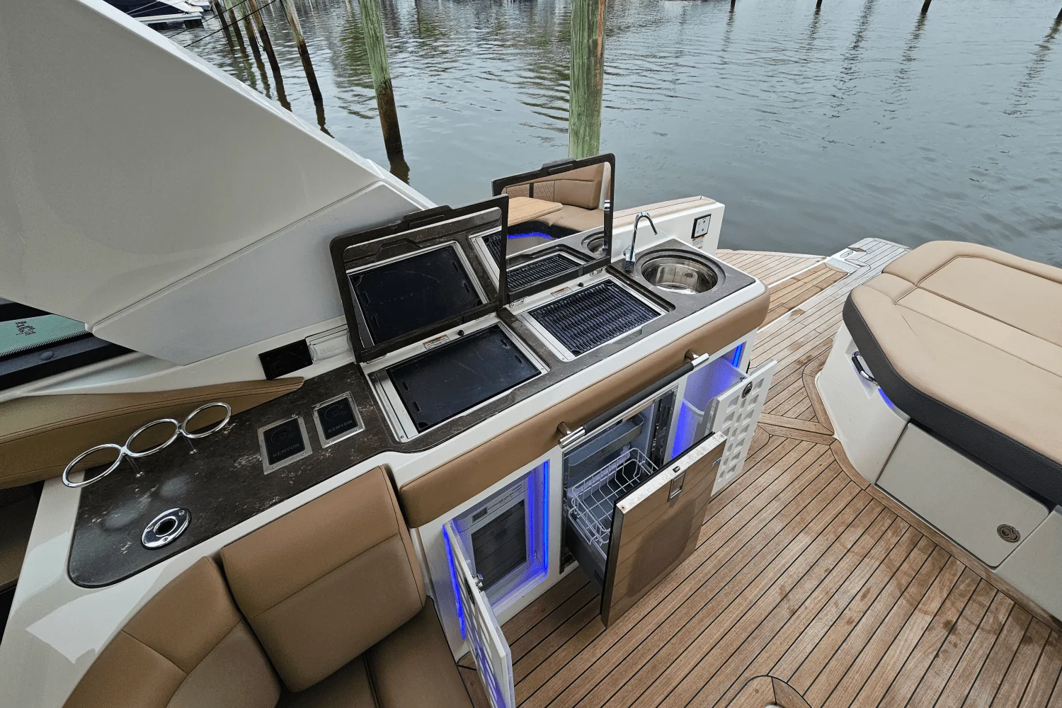 2018 Sea Ray 400 SLX Image Thumbnail #13