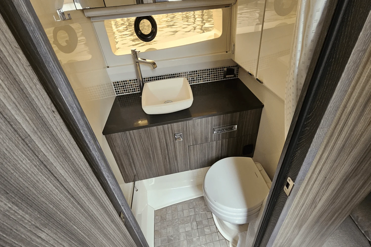 2018 Sea Ray 400 SLX Image Thumbnail #27