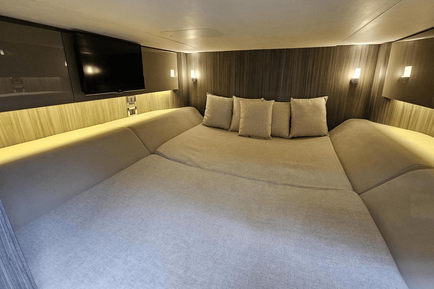 2018 Sea Ray 400 SLX Image Thumbnail #32