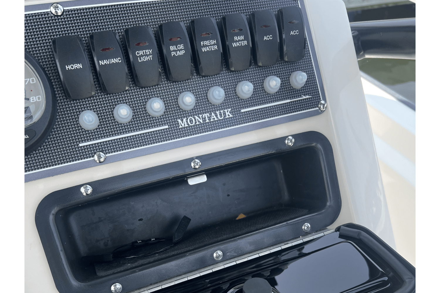 2024 Boston Whaler 210 MONTAUK Image Thumbnail #13