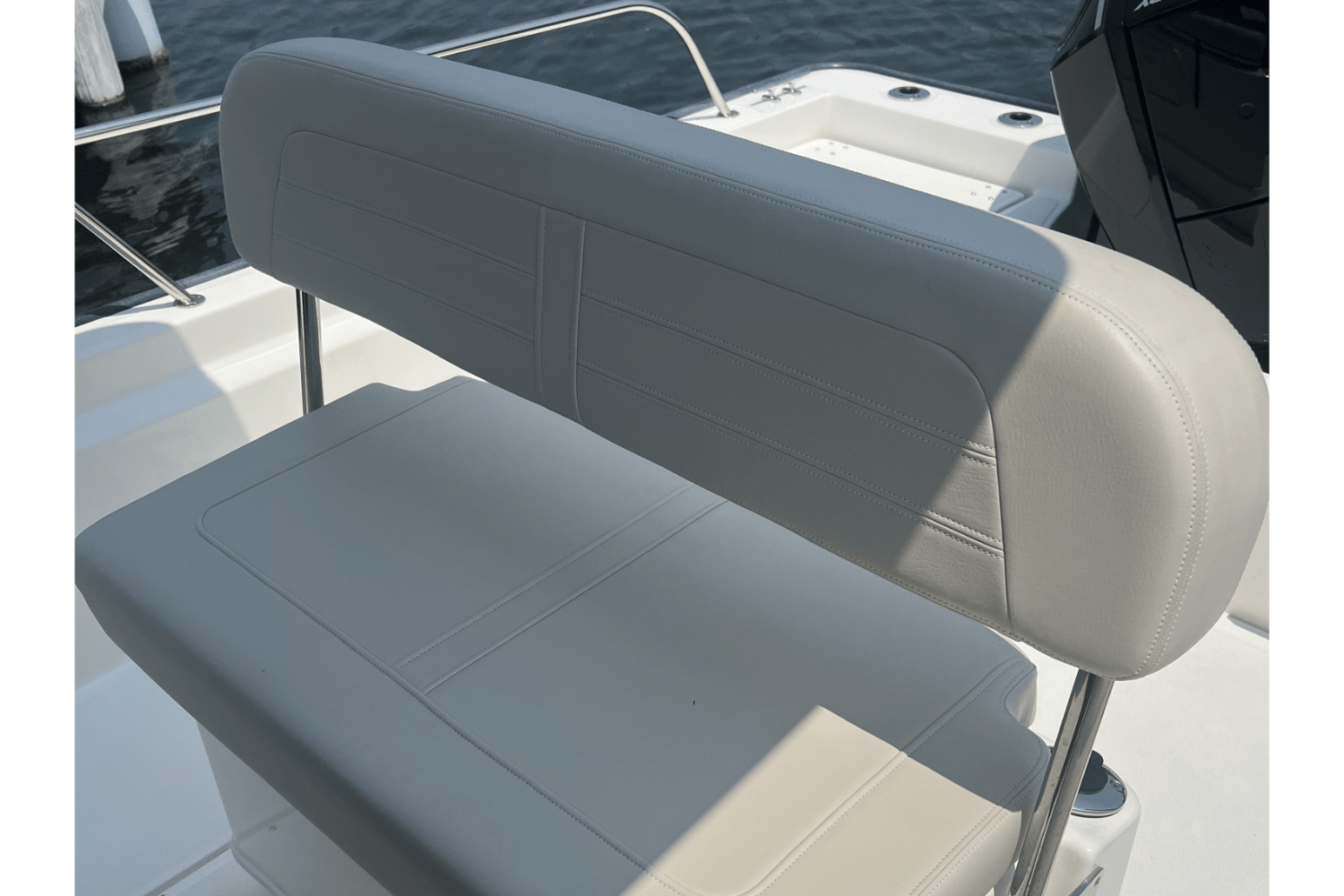 2024 Boston Whaler 210 MONTAUK Image Thumbnail #6