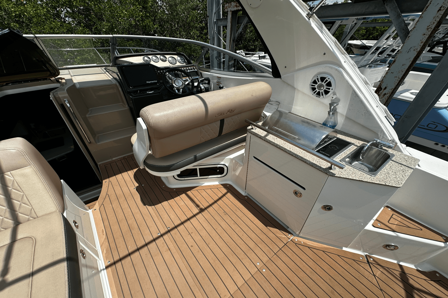 2016 Sea Ray 310 SUNDANCER Image Thumbnail #10