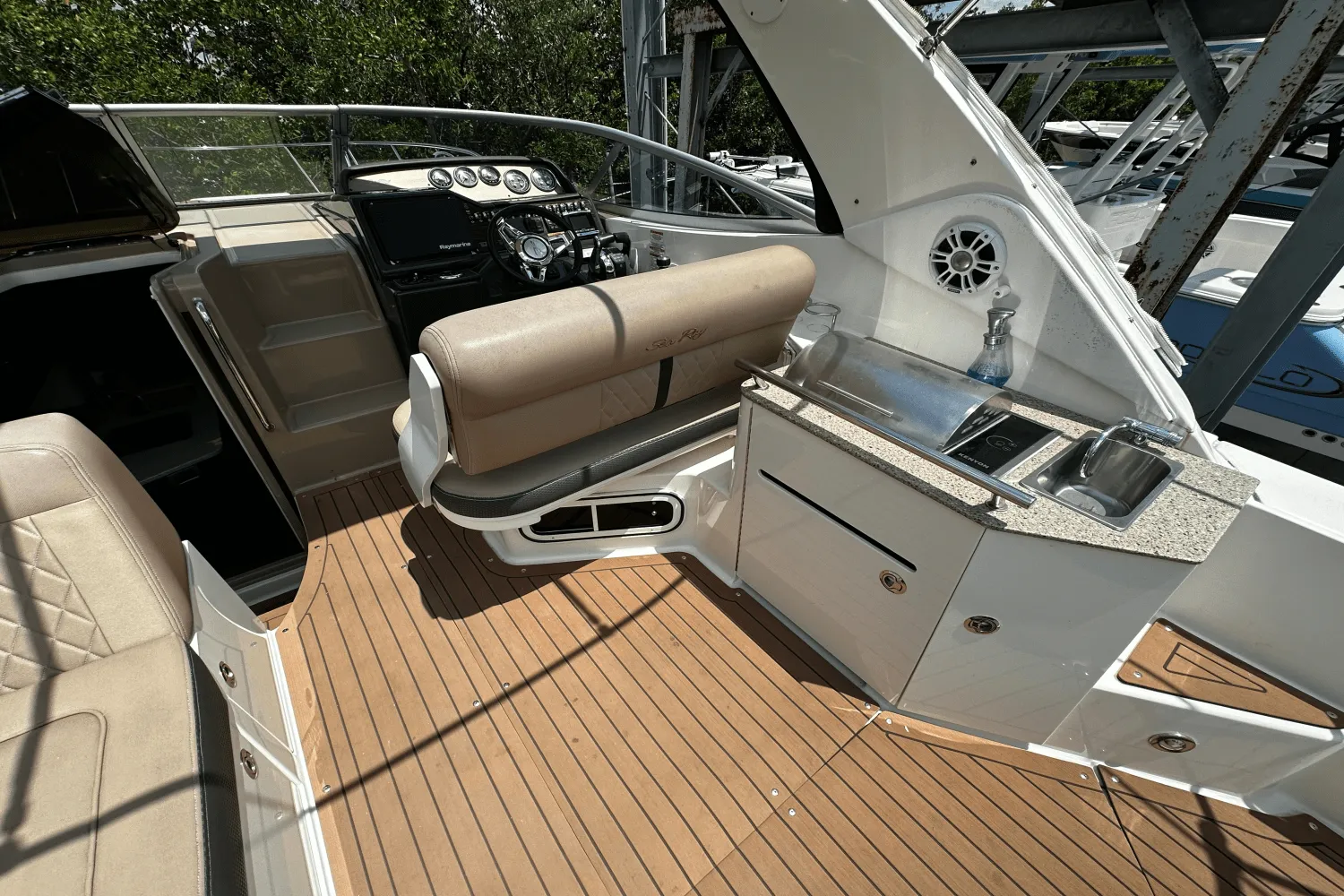 2016 Sea Ray 310 SUNDANCER Image Thumbnail #10
