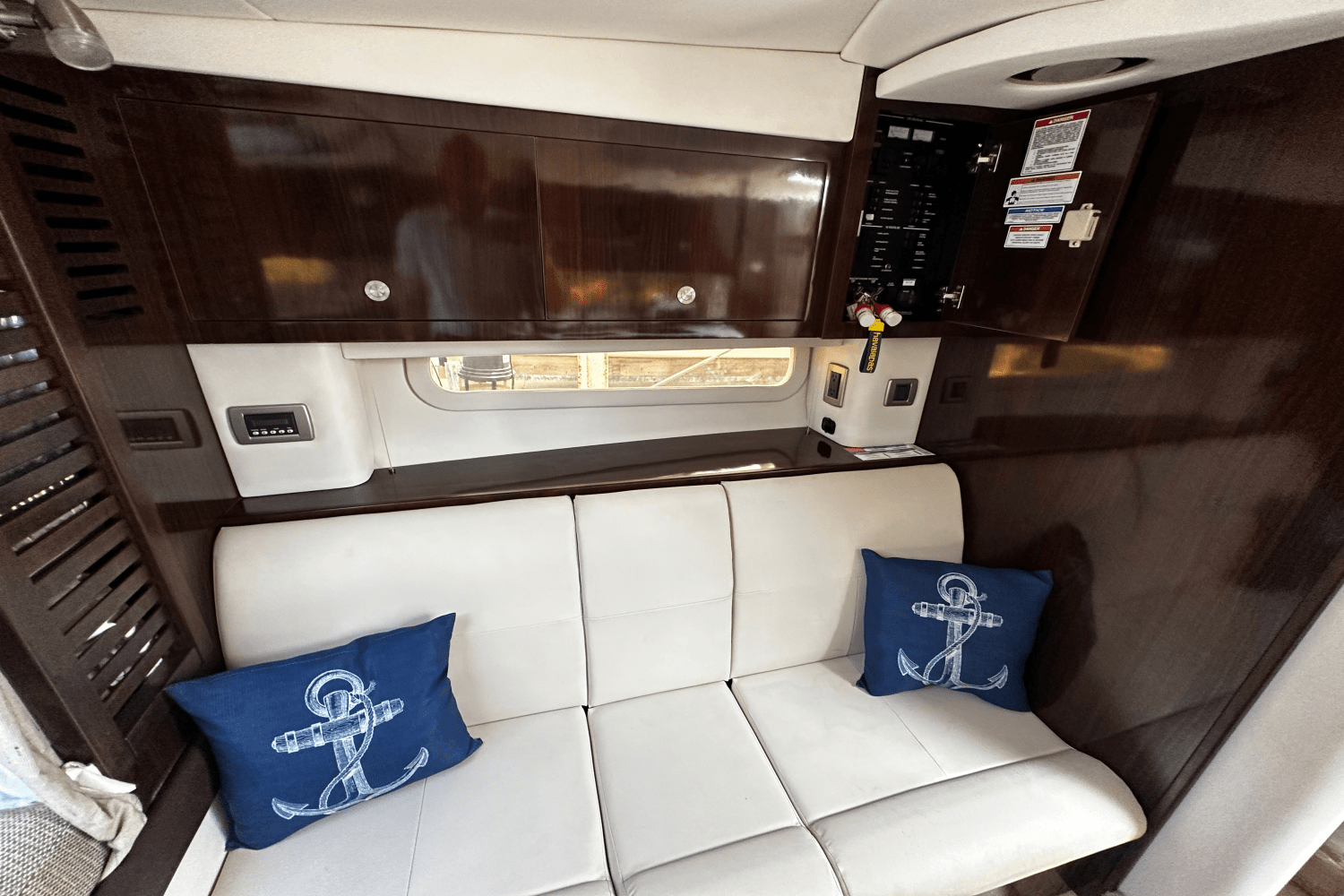 2016 Sea Ray 310 SUNDANCER Image Thumbnail #24