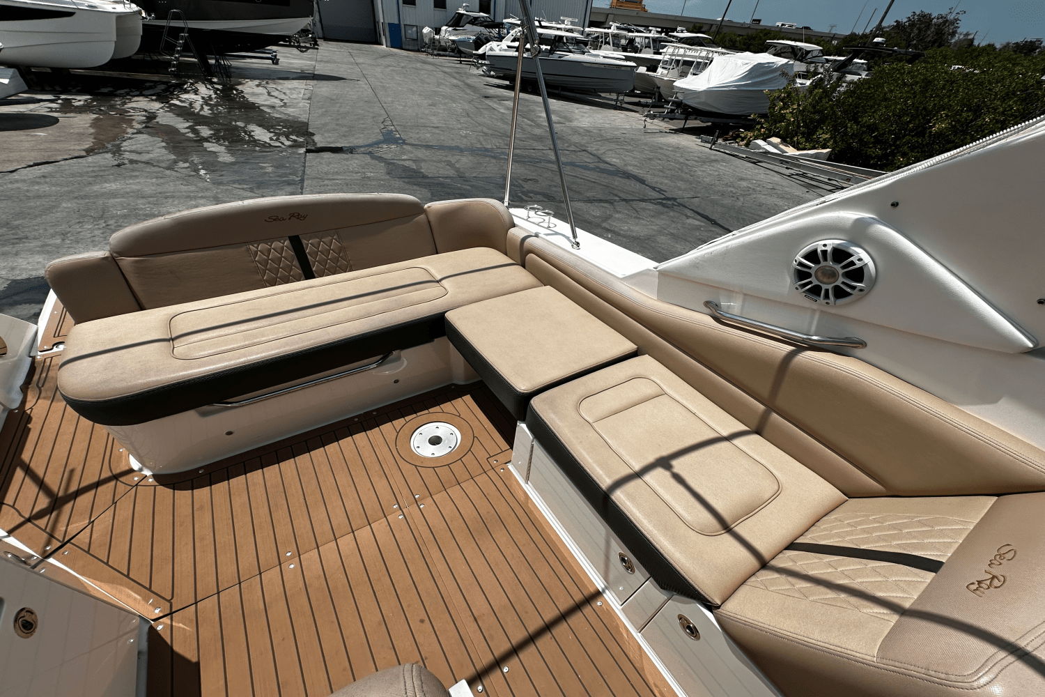 2016 Sea Ray 310 SUNDANCER Image Thumbnail #8