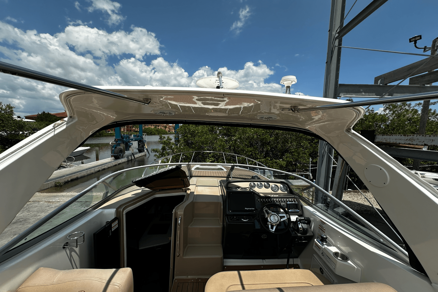 2016 Sea Ray 310 SUNDANCER Image Thumbnail #9