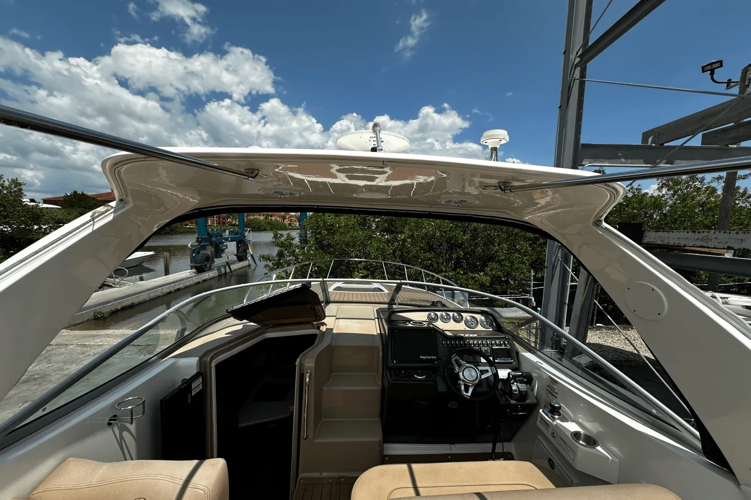 2016 Sea Ray 310 SUNDANCER Image Thumbnail #9