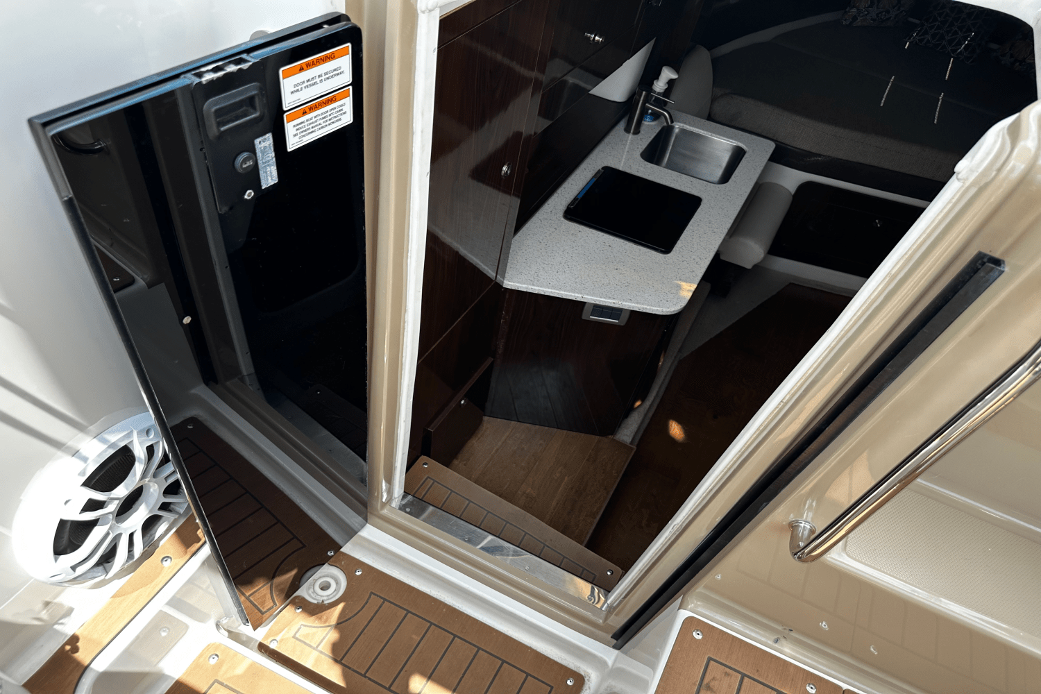2016 Sea Ray 310 SUNDANCER Image Thumbnail #18