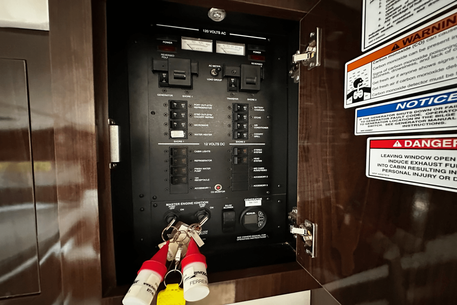 2016 Sea Ray 310 SUNDANCER Image Thumbnail #25