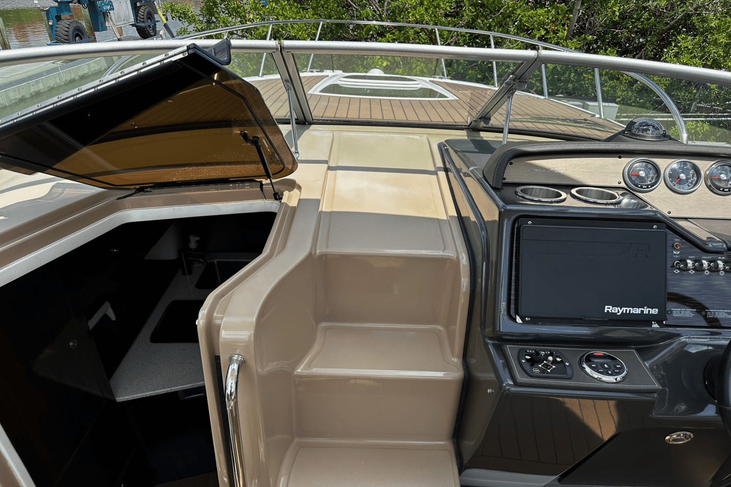 2016 Sea Ray 310 SUNDANCER Image Thumbnail #16