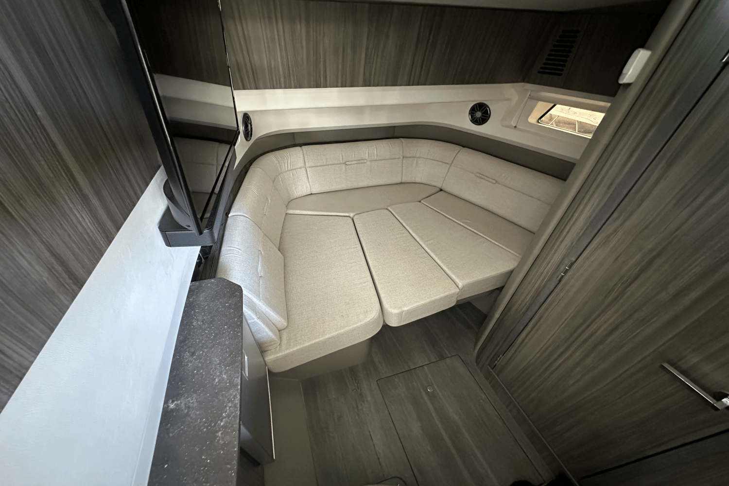 2023 Sea Ray SLX 400 Image Thumbnail #11
