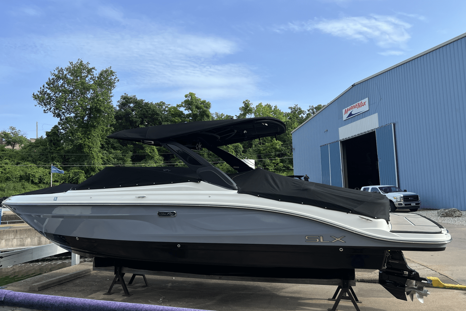 2025 Sea Ray SLX 280 Image Thumbnail #3