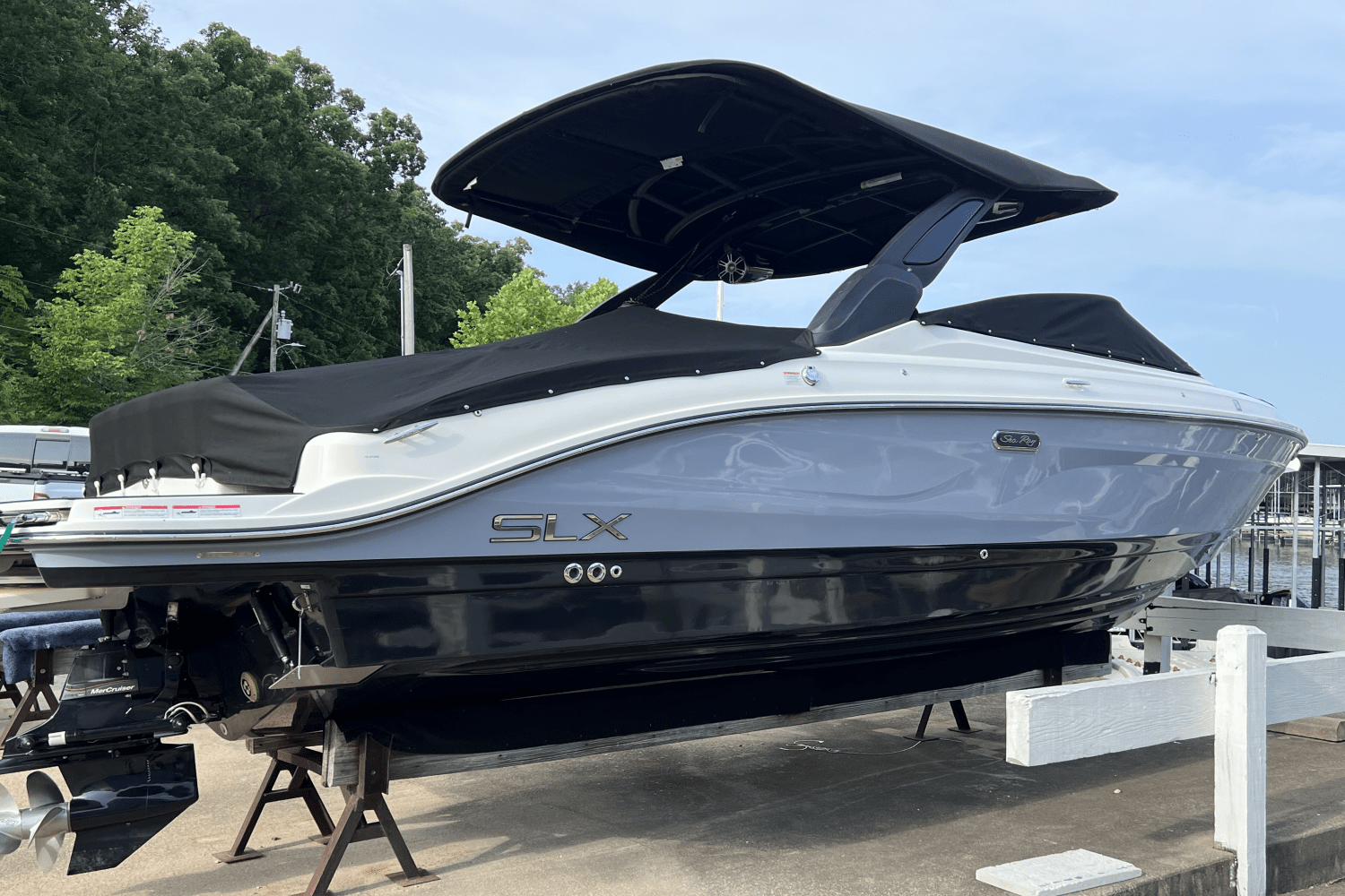 2025 Sea Ray SLX 280 Image Thumbnail #2