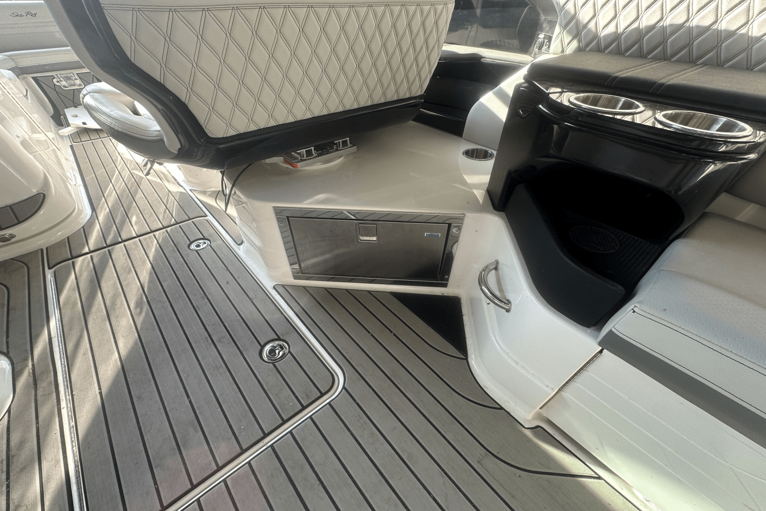 2025 Sea Ray SLX 280 Image Thumbnail #14