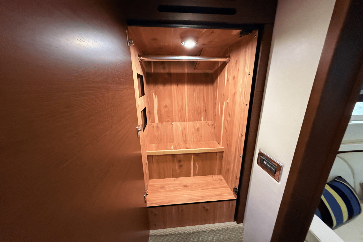 2013 Sea Ray 410 SUNDANCER Image Thumbnail #70